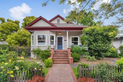 1016 Humboldt St, Santa Rosa, CA 95404