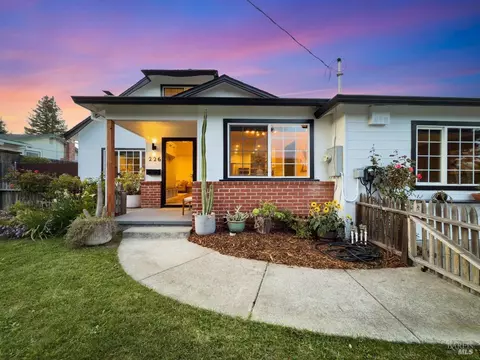 226 Deepstone Dr, San Rafael, CA 94903