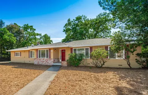 16821 Calle De La Luna, Sonoma, CA 95476