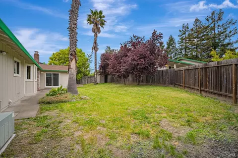 Exterior - 6114 Wright Way, Windsor, CA 95492 photo 12 of 14