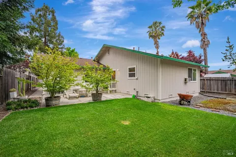 Exterior - 6114 Wright Way, Windsor, CA 95492 photo 9 of 14