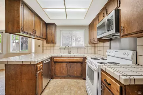 Kitchen - 6114 Wright Way, Windsor, CA 95492 photo 1 of 5