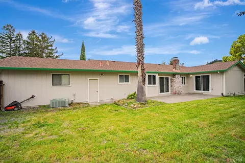 Exterior - 6114 Wright Way, Windsor, CA 95492 photo 6 of 14