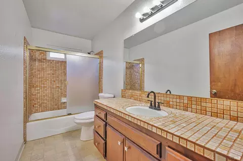 Bath - 6114 Wright Way, Windsor, CA 95492 photo 2 of 2