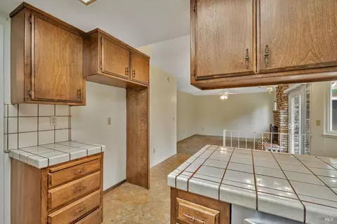 Kitchen - 6114 Wright Way, Windsor, CA 95492 photo 3 of 5
