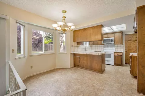 Kitchen - 6114 Wright Way, Windsor, CA 95492 photo 5 of 5