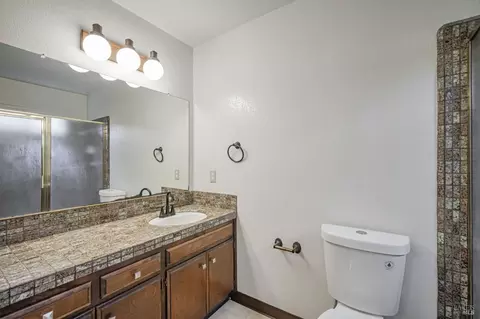 Bath - 6114 Wright Way, Windsor, CA 95492 photo 1 of 2