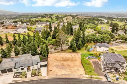 1990 W Bristlecone Ct, Santa Rosa, CA 95403