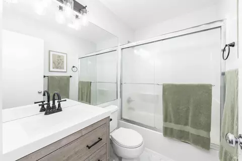 Bath - 5265 Trophy Dr, Fairfield, CA 94534 photo 4 of 6