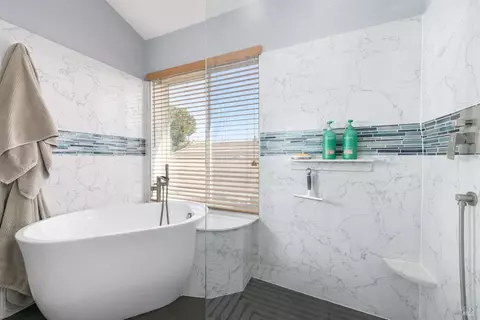 Bath - 5265 Trophy Dr, Fairfield, CA 94534 photo 3 of 6