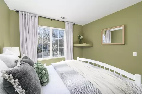 Bedroom - 5265 Trophy Dr, Fairfield, CA 94534 photo 5 of 7