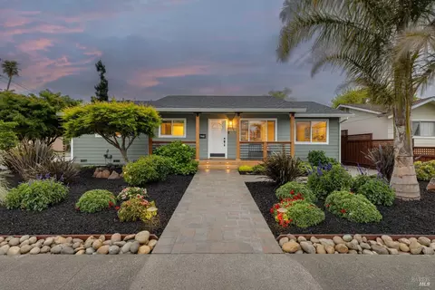 714 Carlin Ct, Petaluma, CA 94954