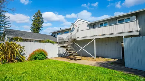 2585 Kenton Ct, Santa Rosa, CA 95407