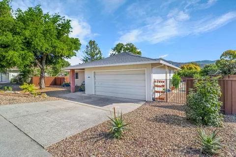 448 Oak Brook Ln, Santa Rosa, CA 95409