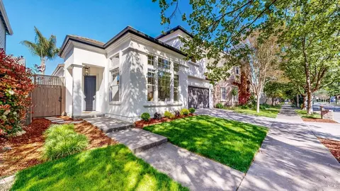 394 Dove Ln, Petaluma, CA 94954