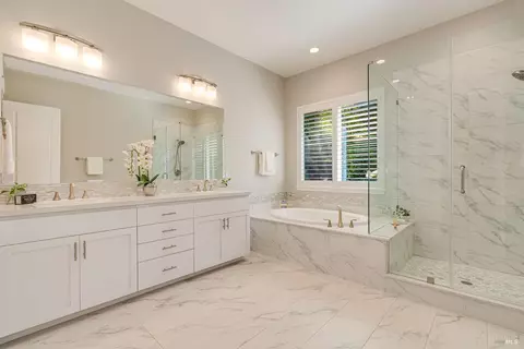 Bath - 223 Pheasant Ct, Napa, CA 94558 photo 2 of 3