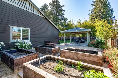 Exterior - 223 Pheasant Ct, Napa, CA 94558 photo 7 of 8
