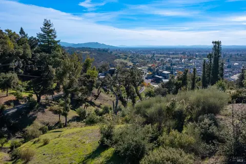1064 Wikiup Dr, Santa Rosa, CA 95403