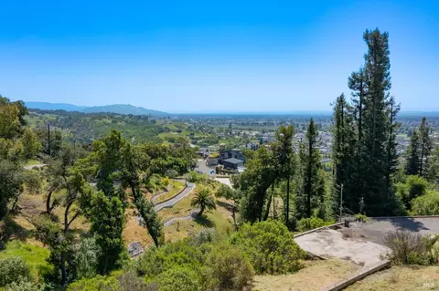 1058 Wikiup Dr, Santa Rosa, CA 95403