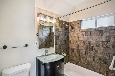 210 B St, Vallejo, CA 94590 photo 17