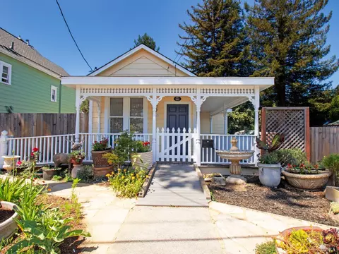 562 Petaluma Ave, Sebastopol, CA 95472