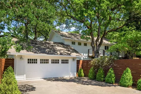 695 Michael Dr, Sonoma, CA 95476