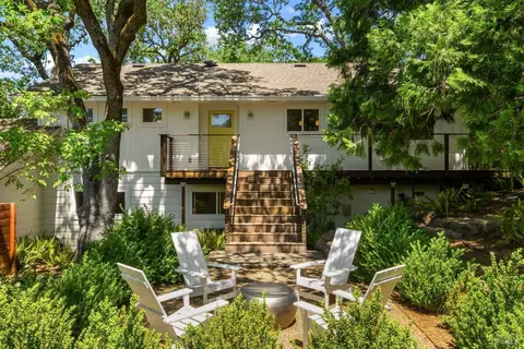 695 Michael Dr, Sonoma, CA 95476 photo 2