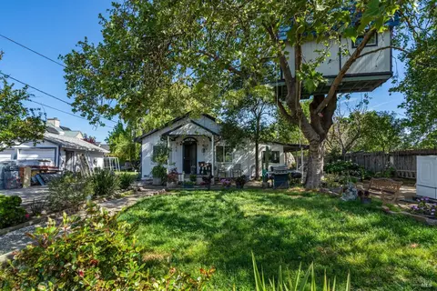 2093 Guerneville Rd, Santa Rosa, CA 95403