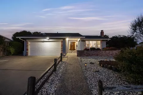 1412 Ivy Ln, Petaluma, CA 94954