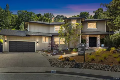 27 Lupine Ct, San Rafael, CA 94901