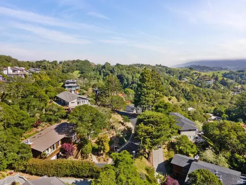 View/Area - 7 Madrono Ave, Corte Madera, CA 94925 photo 4 of 6