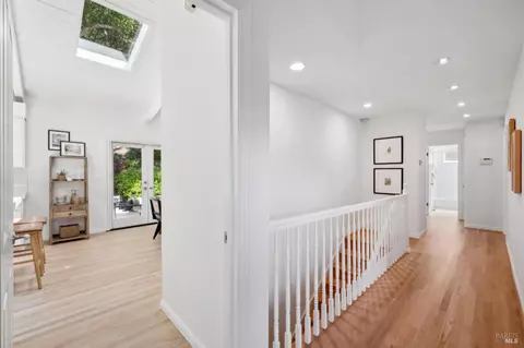 Entry Way - 7 Madrono Ave, Corte Madera, CA 94925 photo 3 of 6