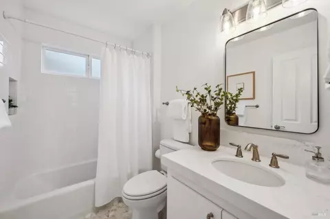 Bath - 7 Madrono Ave, Corte Madera, CA 94925 photo 4 of 5