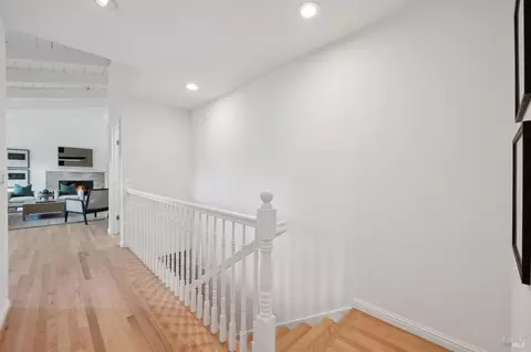 Entry Way - 7 Madrono Ave, Corte Madera, CA 94925 photo 5 of 6