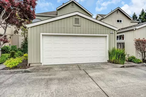 210 Bishop Pine Ct, Santa Rosa, CA 95403