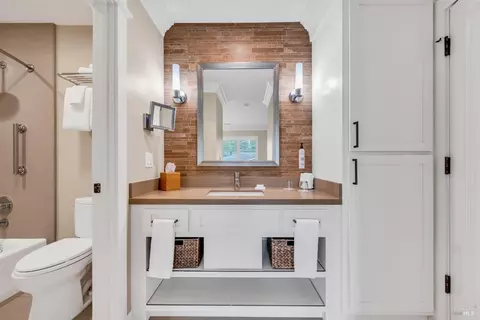 Bath - 883 Oak Leaf Way, Napa, CA 94558 photo 3 of 3