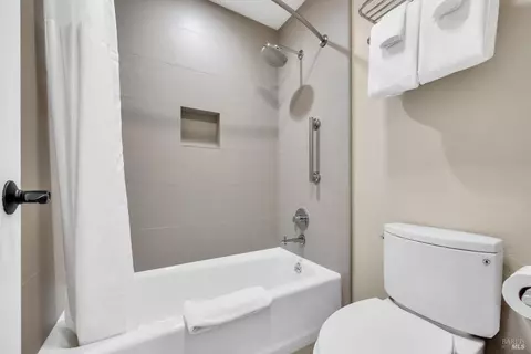 Bath - 883 Oak Leaf Way, Napa, CA 94558 photo 2 of 3