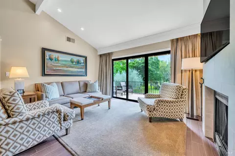 Living - 883 Oak Leaf Way, Napa, CA 94558 photo 1 of 2