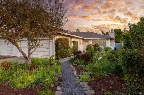 8929 Acorn Ln, Santa Rosa, CA 95409