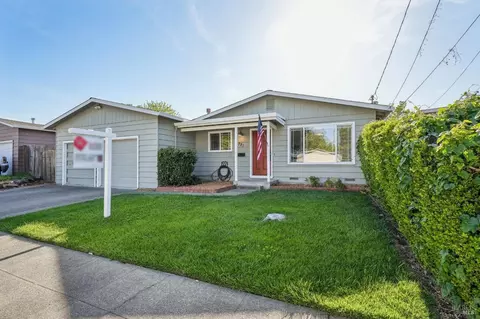 721 Link Ln, Santa Rosa, CA 95401