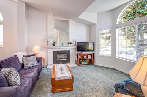 Living - 427 Longridge Dr, Vallejo, CA 94591 photo 2 of 3