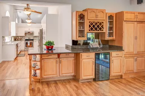 Kitchen - 427 Longridge Dr, Vallejo, CA 94591 photo 4 of 5