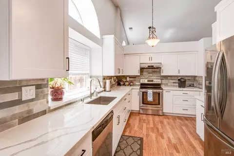 Kitchen - 427 Longridge Dr, Vallejo, CA 94591 photo 2 of 5