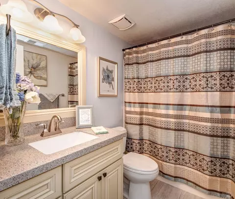 Bath - 427 Longridge Dr, Vallejo, CA 94591 photo 3 of 3
