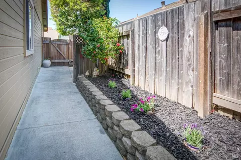 Exterior - 427 Longridge Dr, Vallejo, CA 94591 photo 9 of 9