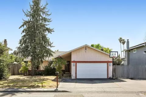 5767 Dolores Dr, Rohnert Park, CA 94928