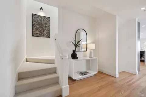 Entry Way - 513-515 Bridgeway Blvd, Sausalito, CA 94965 photo 6 of 8