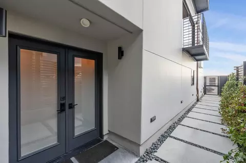 Entry Way - 513-515 Bridgeway Blvd, Sausalito, CA 94965 photo 1 of 8