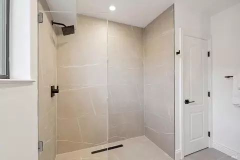 Bath - 513-515 Bridgeway Blvd, Sausalito, CA 94965 photo 3 of 9