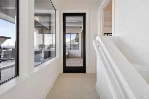 Entry Way - 513-515 Bridgeway Blvd, Sausalito, CA 94965 photo 7 of 8